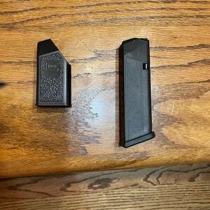 Glock 23 40 S&W Mag with speed loader‎